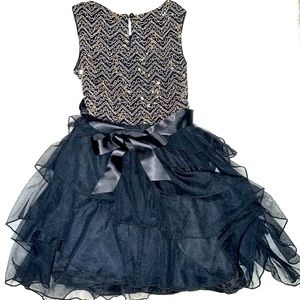 Beautiful black and gold dress for girls 👧 only wore once,  smoked free home🚭